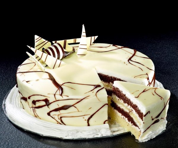 Vanchoc Hearts Cake | Cake Delivery in Kollam | CakesKart