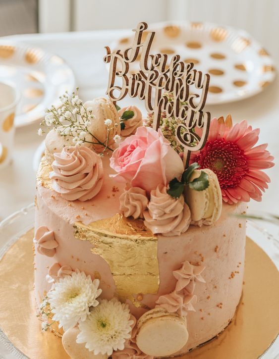 Happy Birthday Strawberry Cake 1kg | Giftsmyntra.com