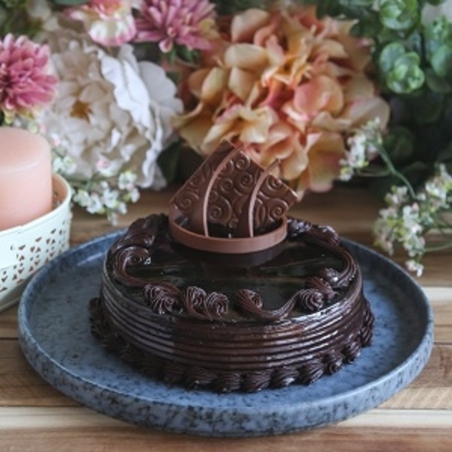 Dutch Truffle Overloaded Cake With Macaroons (Eggless) - Ovenfresh